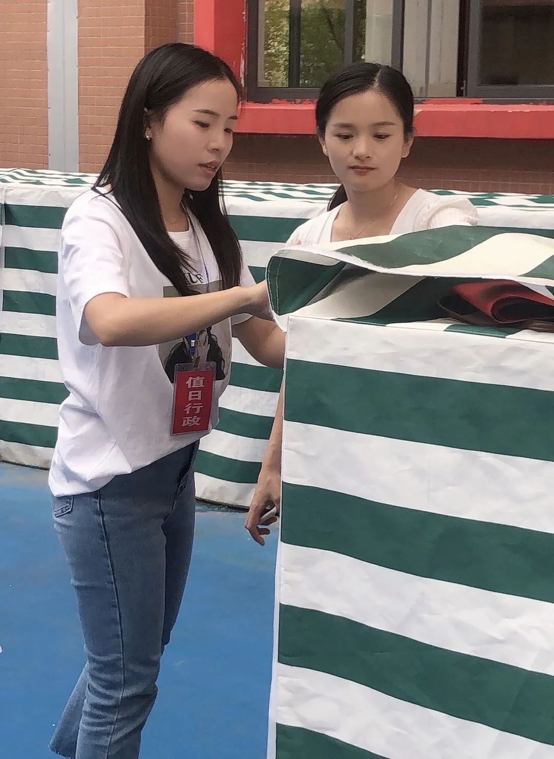 瑞金这位美女老师出名了,你认识吗?