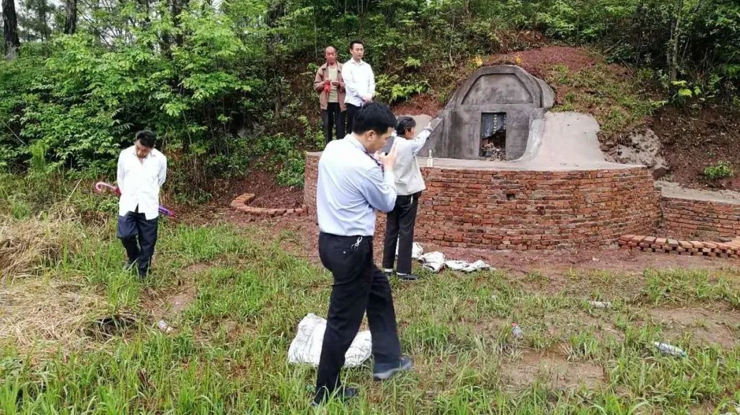墓穴调解.jpg